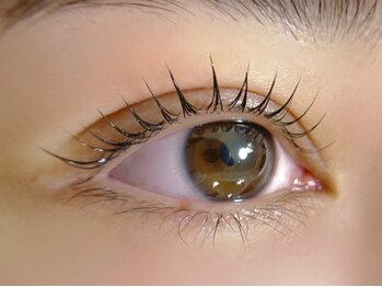 ヒュー(Hue)の写真/アイシャンプーと高濃度トリートメント付き◎自まつ毛への負担を抑えつつ、モチの良い仕上がりに☆
