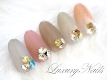 ラグジュアリー ネイルズ(Luxury Nails)/Vカットビジュー