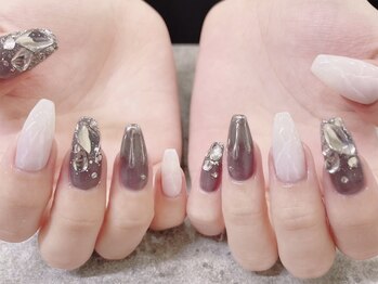 プライズアイリス アイラッシュ 池袋東口店(prize Iris eyelash)/キラキラストーングラデネイル