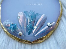 海の宝石みたいなネイル