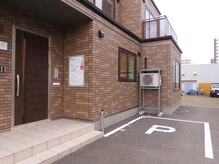 コトニの雰囲気（駐車スペースを設けています。）