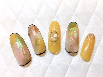 グラマーネイル(Glamor nail)/ビジュー×ホロイエロー