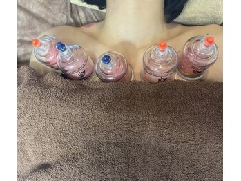 リベル(Liber)/デコルテカッピングで邪気を出す