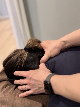 ベリーズ(BERRY'S)の写真/【吹田/岸辺】スマホ首・限界の首肩こりに！深層筋アプローチの本格整体で根本から軽く！リピート多数◎