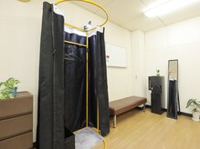 カスミリラクゼーション(霞 Relaxation)の雰囲気（更衣室完備☆無料お着替え半袖、長袖どちらもご用意しております）