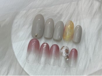 フローレスネイル 新宿店(FlawlessNail)の写真/OLさんに高い人気☆≪毎回オフ無料!!定額シンプルコース￥6100～≫300種類のサンプルで飽きないネイルを♪