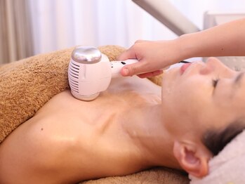 メナードフェイシャルサロン 久宝寺口駅前店/デコルテまでウォーミング