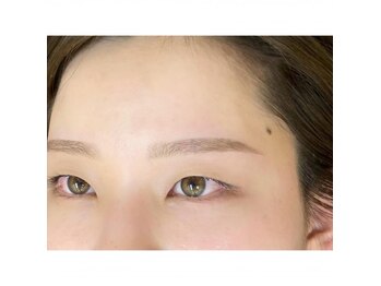 ビューステージ アイブロウサロン 松山/平行アーチ眉(間引きあり)