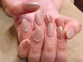 キラキラベージュネイル