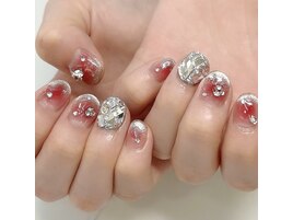 チークネイル★担当吉田