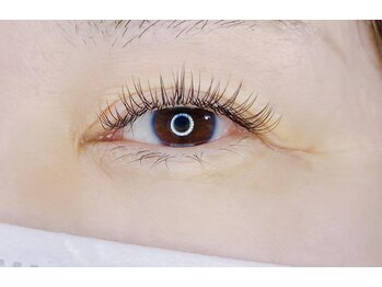 シャイン(shine)の写真/30代からのお客様に多くご利用いただいています！軽くてモチが抜群のフラットラッシュで毎日のメイク時短◎