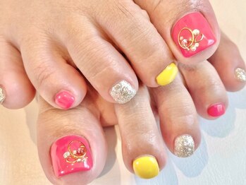ヘアーアンドネイル ルシア(Hair&Nail Lucia)の写真/【暖かくなるこれからの時期に】丁寧な角質ケア付きで足先まで気を抜かない！夏に向けて素足に自信を☆