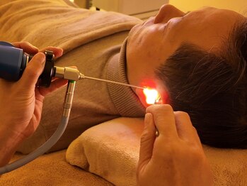 イヤラックス 日本橋店(earux)の写真/【忙しい毎日で自律神経が乱れがちな方におすすめ♪】耳つぼ刺激と心地よい耳かきで、疲れを根本からケア◎