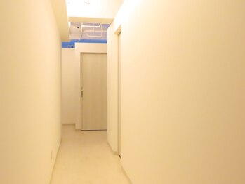 インプルーバー(improver)/サロン内の通路