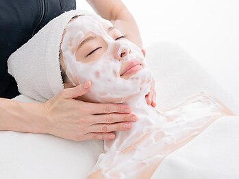 エヴァーグレース 河原町店/FACIAL>顔・デコルテの泡洗浄