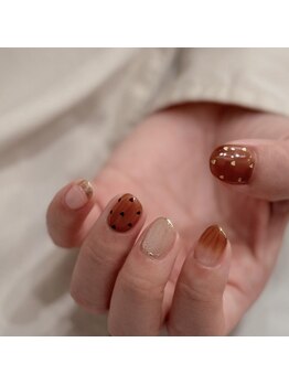 アンジーネイルアイラッシュ(Angie Nail Eyelash)の写真/フィルイン施術で自爪への負担を抑え、美フォルムと高い持ちを実現。ちゅるん艶めく大人上品ネイルが人気◎