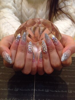 エスフィーネイルサロン ブリーユ(Esfy nailsalon Brille)/キラキラスカルプ4本アート