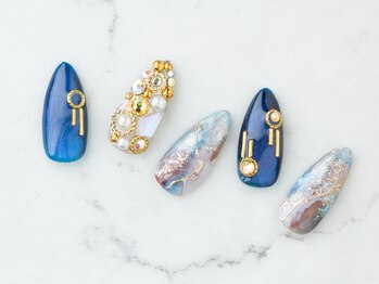 ネイル フィエルテ(Nail Fierte)の写真/【9時~22時まで営業★】お出かけ前や仕事帰りに♪日常生活に華を加えるハイセンスネイルで印象的な手元に！