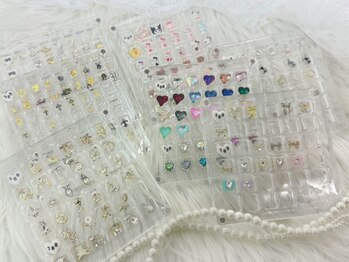 ネイルサロンレイアス(RAYAS)の写真/様々なテイストのパーツを取り揃えております！お客様の雰囲気やデザインにぴったりなカラー提案も得意♪