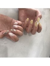 アンバー(Amber)/左右非対称ネイル♪