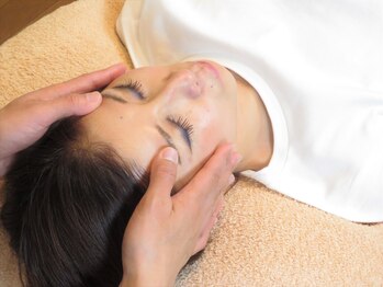 健康1経絡整体院/施術風景 《小顔/エラ張り》