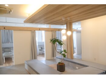 おおた中央接骨院/ホテルのような待合室