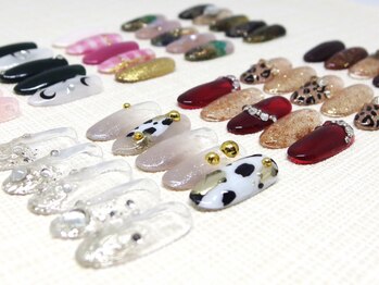 ティーエヌ 名古屋矢場町店の写真/【周りと差が付く理想の指先に☆】毎月変わるシーズンに合わせたデザイン10種類のサンプルから選べる!