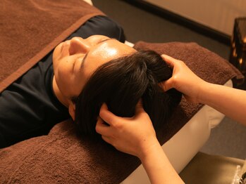 ゴクラク(GOKURAKU)/頭のツボはおよそ50個