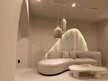 ブルームバイスリー(Bloom by THLEE)/ゆったりとした待合スペース