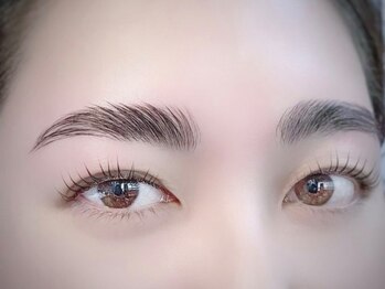 ウラロージュ(uraloge)の写真/≪左右差解決楽ちん眉毛＋約2倍モチ潤うまつ毛パーマ≫set¥10000【-10分】時短メイクが叶う♪