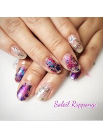 ネイルホイルで個性的に！