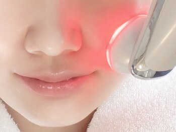 ホノカ(HOnoKA)の写真/EMSの美顔器で表情筋を鍛えてリフトUP+ヒト幹細胞培養上清液導入で年齢に負けない若々しい美肌印象へ！