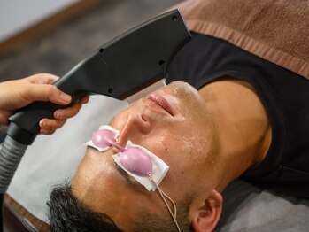 エステサロンclearの写真/毎朝の髭剃りから解放！清潔感溢れる肌へ導くメンズ脱毛。完全個室でリラックスしながら施術をどうぞ♪