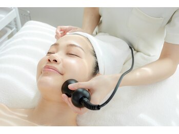 イーズスリミングプロ 横浜コレットマーレ店/サーマルフェイシャルマッサージ