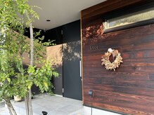 ルース(LUCE)の雰囲気（玄関前専用駐車場^ ^楽々すっぴんでプライベートサロンへ♪）