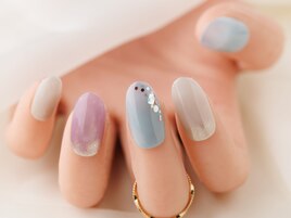 テンション上がるカラフルネイル