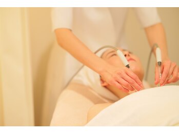 ポーラ ザ ビューティ 有松駅前店(POLA THE BEAUTY)/パターでリンパをさらに流します