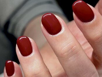 シックで深みあるボルドーネイル