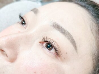 レイリス 金町店(Raylice)の写真/「派手すぎず、でも印象は変えたい」大人女性に。パーソナルカラー診断で春らしい私だけの目元をご提案。