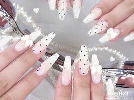 Whiteガーリーネイル