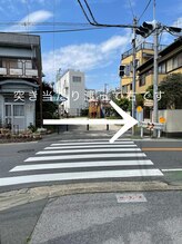 ベクヴェーム(Bequem)/突き当り渡って右へ真っすぐ