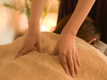 アロマ アンド ドライヘッドスパ 至福のひととき/ボディ施術風景