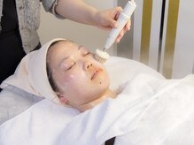 カリコロンサロンの雰囲気(部分別ブラシを2本使用してゴッソリ毛穴の大掃除(^^))