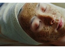 ゆりの花の雰囲気(本格的な肌のケアやシミケアも行い透明感が溢れる肌へ)