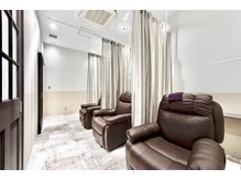 アース コアフュールボーテ 太田店(EARTH coiffure beaute)の雰囲気（ヘアサロン併設ビューティサロンでごゆっくりお過ごしください）
