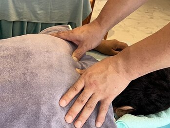 妙手整体院の写真/【デスクワークの方におすすめ】日々の姿勢の悪さ気になりませんか？肩こりは骨盤の歪みからきていることも