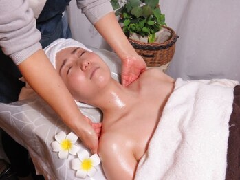 ジラソーレ(GIRARSOLE)/フェイシャル&デコルテ