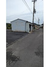 燈(あかり)/道沿いの駐車場3台完備