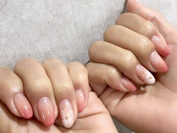 レイリス 金町店(Raylice)の写真/シンプルなのに大人な洗練。春の指先にさりげない華やかさを。手元から清潔感と好印象をプラス。