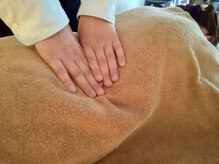 リラクゼーションルーム ラクゥーマ(La.qooma)/もみほぐし（下向き）